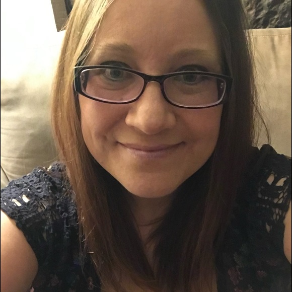 Meet your Posher, Mel - Picture 2 of 2